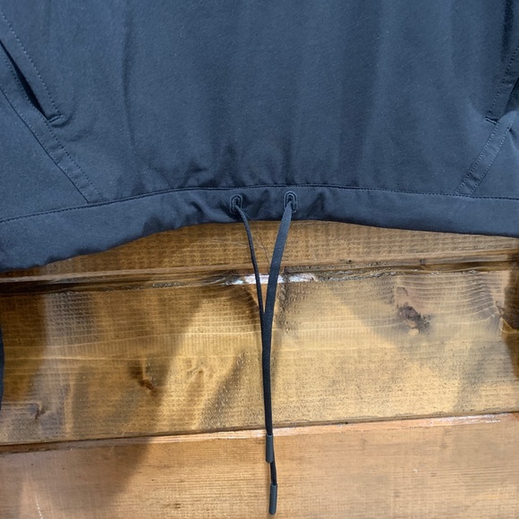 Lululemon Black Mesh Catch a Breeze Pullover - Picture 3 of 8